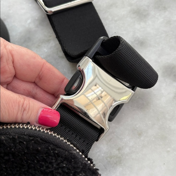Lululemon Belt Bag in Black Sherpa - Picture 3 of 5